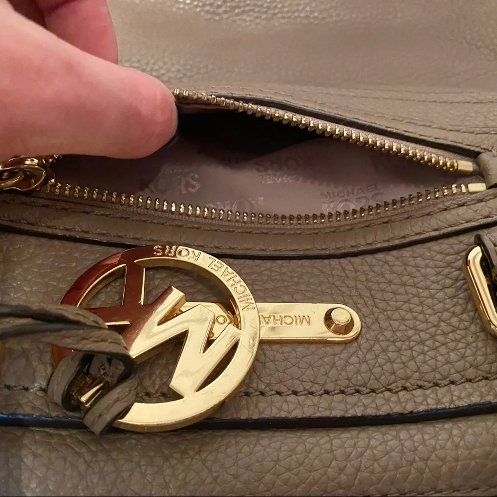 MICHAEL KORS BAG TOTE LONG STRAP TAUPE TAN GRAY PEBBLED LEATHER ZIP TOP